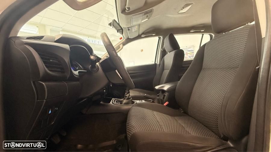 Toyota Hilux 2.4 D-4D 4WD CD Tracker - 15