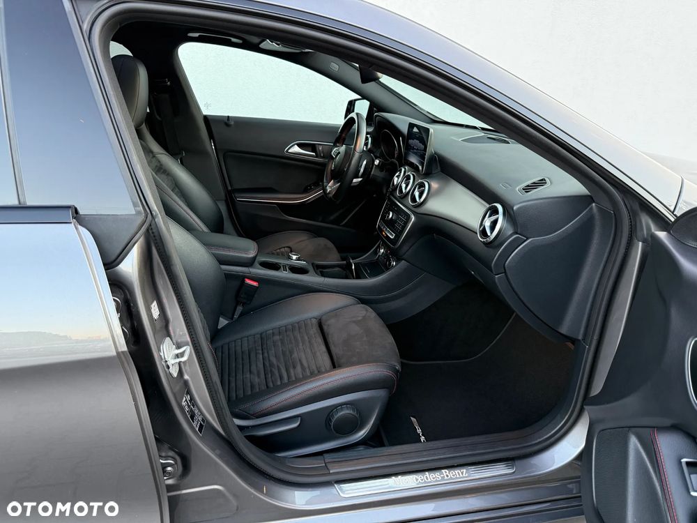 Mercedes-Benz CLA 180 7G-DCT AMG Line - 16