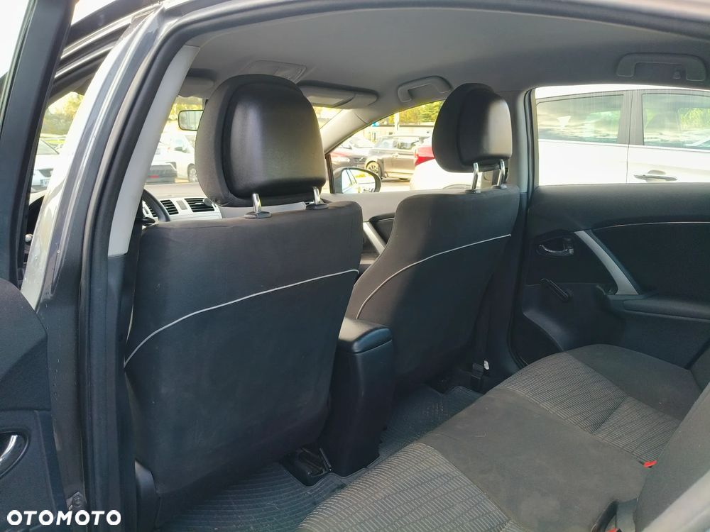 Toyota Avensis 1.8 Luna - 32