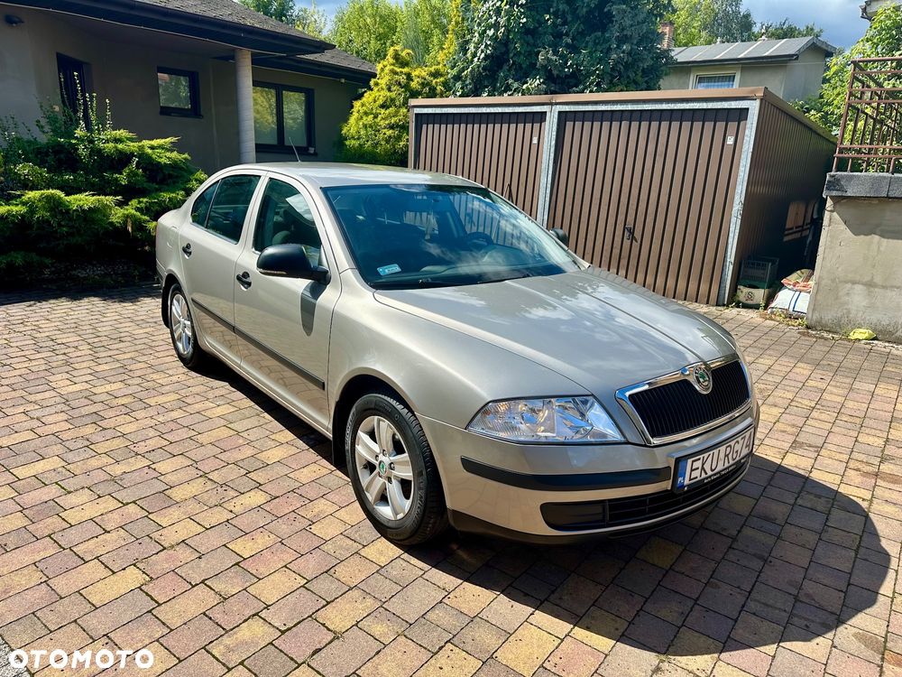 Skoda Octavia 1.6 Family Plus - 9