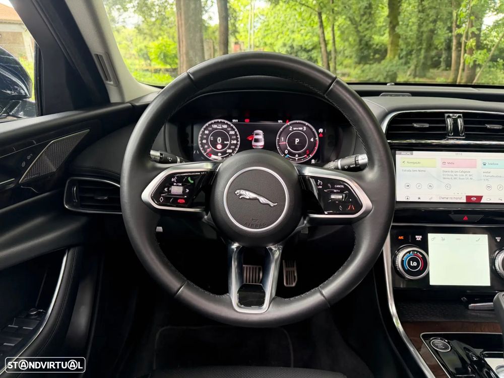 Jaguar XE 2.0 D R-Dynamic S - 18