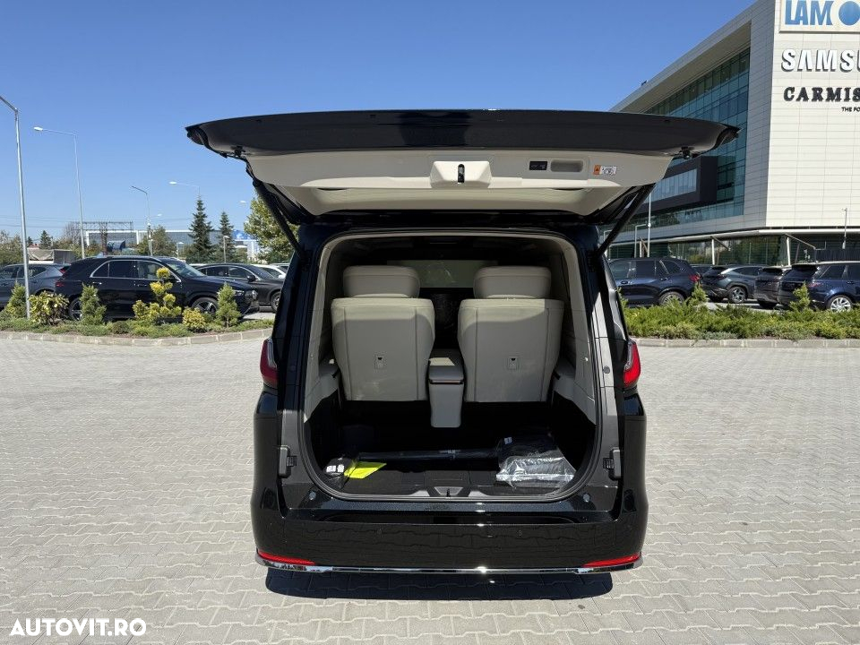 Lexus LM 350h Luxury - 32
