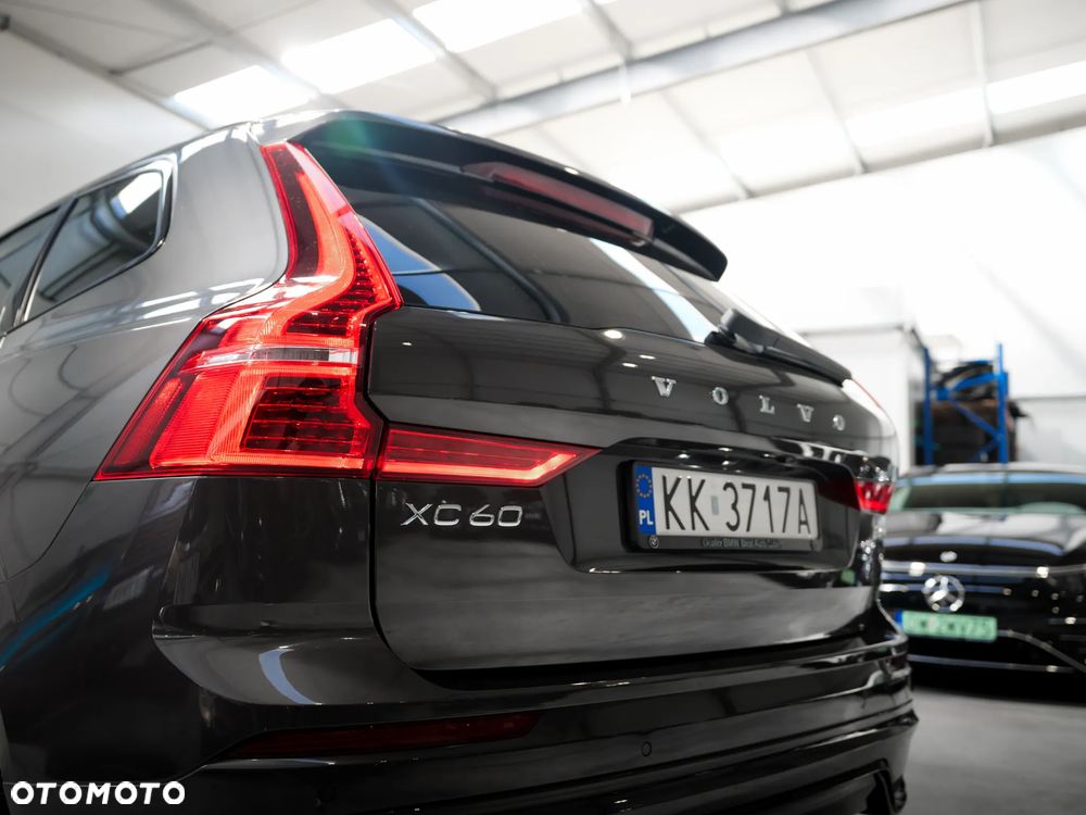 Volvo XC 60 B4 D AWD Plus Dark - 8