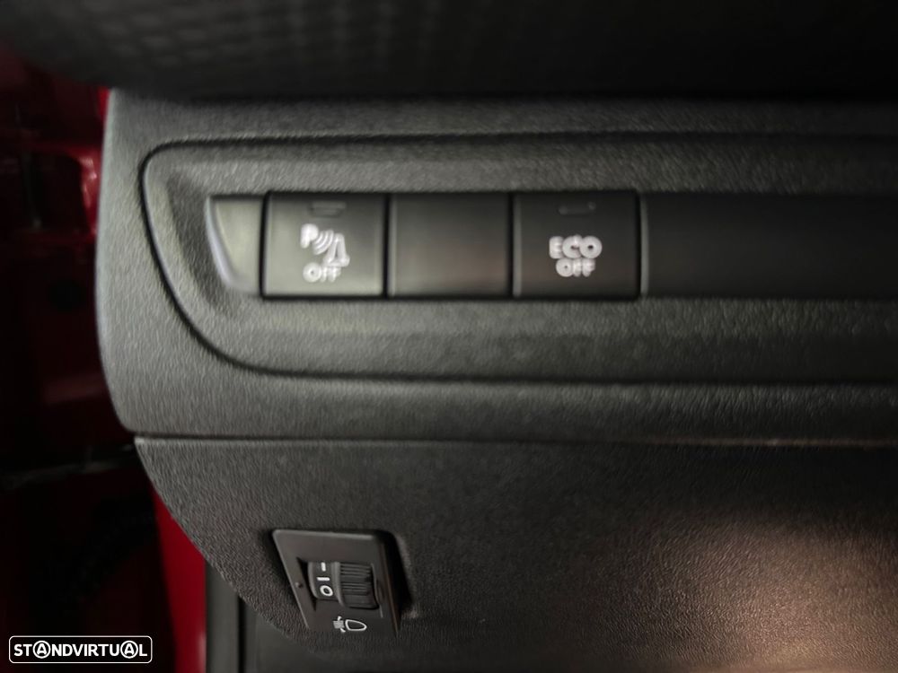 Peugeot 2008 1.2 PureTech Allure - 12