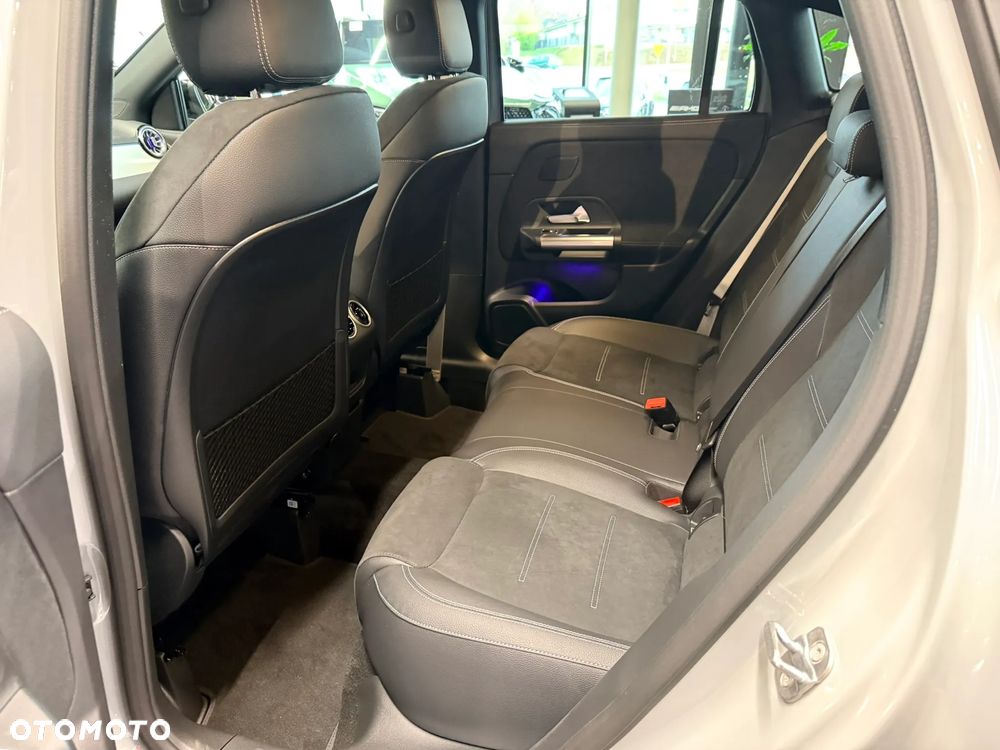 Mercedes-Benz GLA - 28