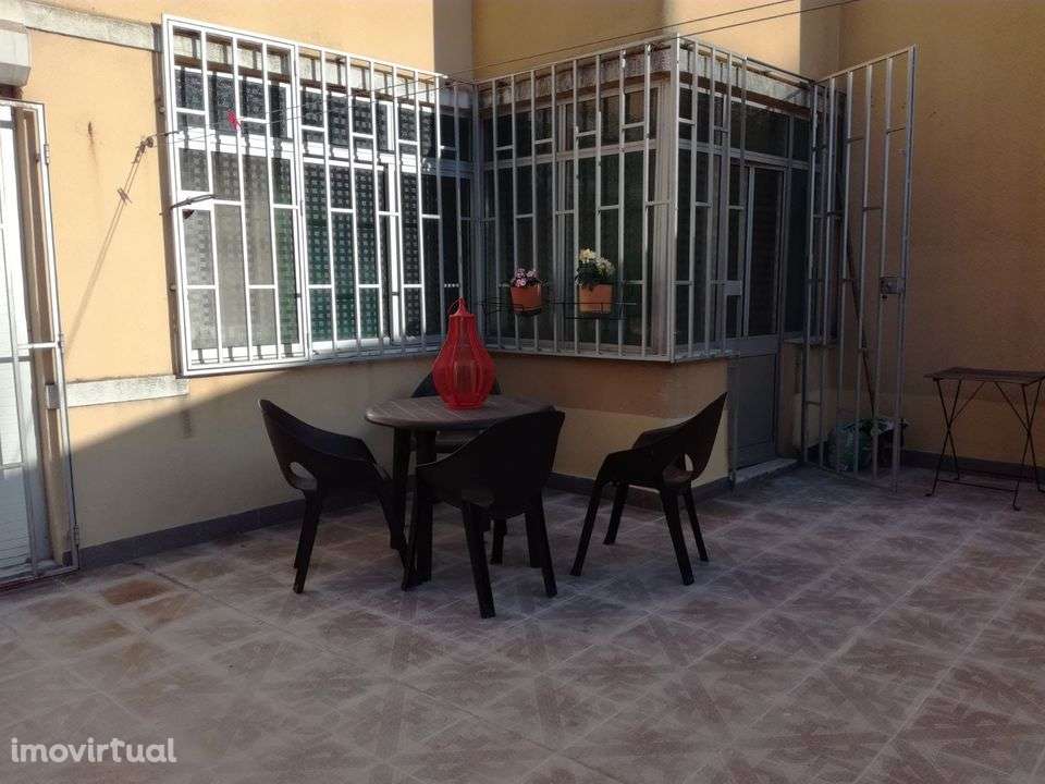 Quarto em apartamento tranquilo na zona da Graça, com terraço - Grande imagem: 4/7