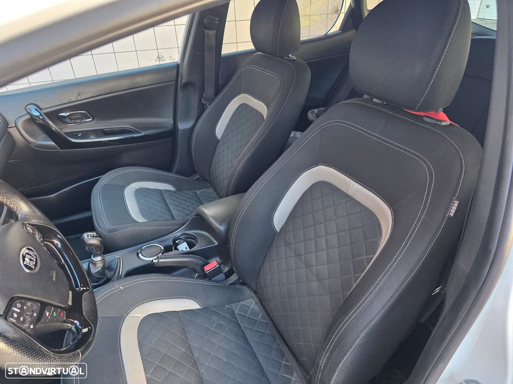 Kia Ceed 1.6 CRDi GT Line - 10