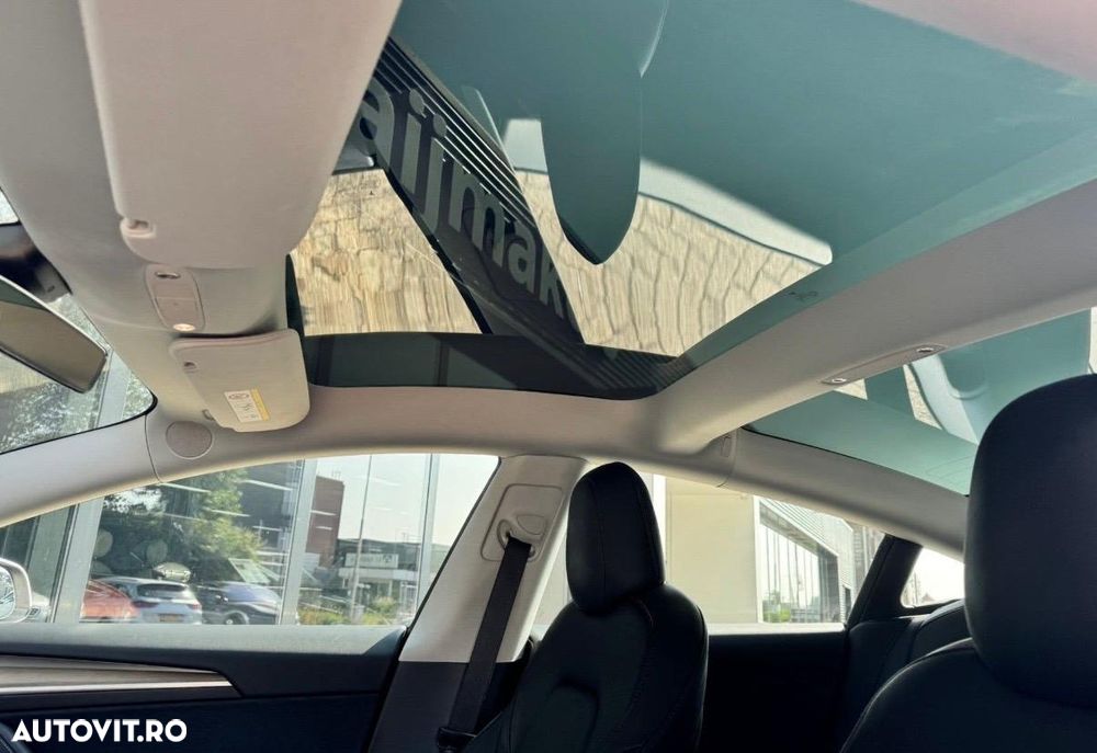 Tesla Model 3 - 6