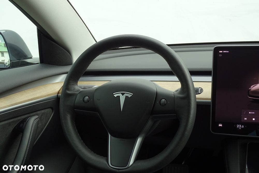 Tesla Model 3 - 24