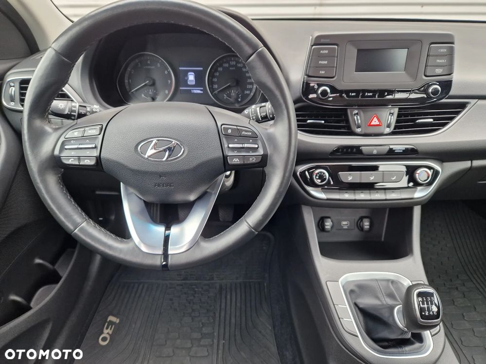 Hyundai i30 1.5 DPI Classic + - 13