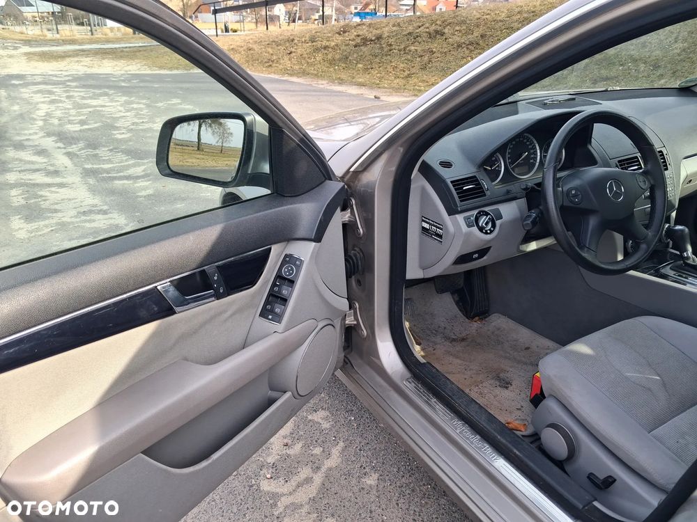 Mercedes-Benz Klasa C 220 CDI DPF Automatik Avantgarde - 19