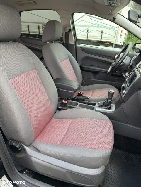 Ford Focus 1.8 Style - 12