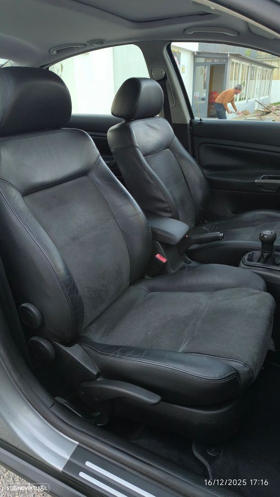 VW Passat 1.9 TDi Highline - 43