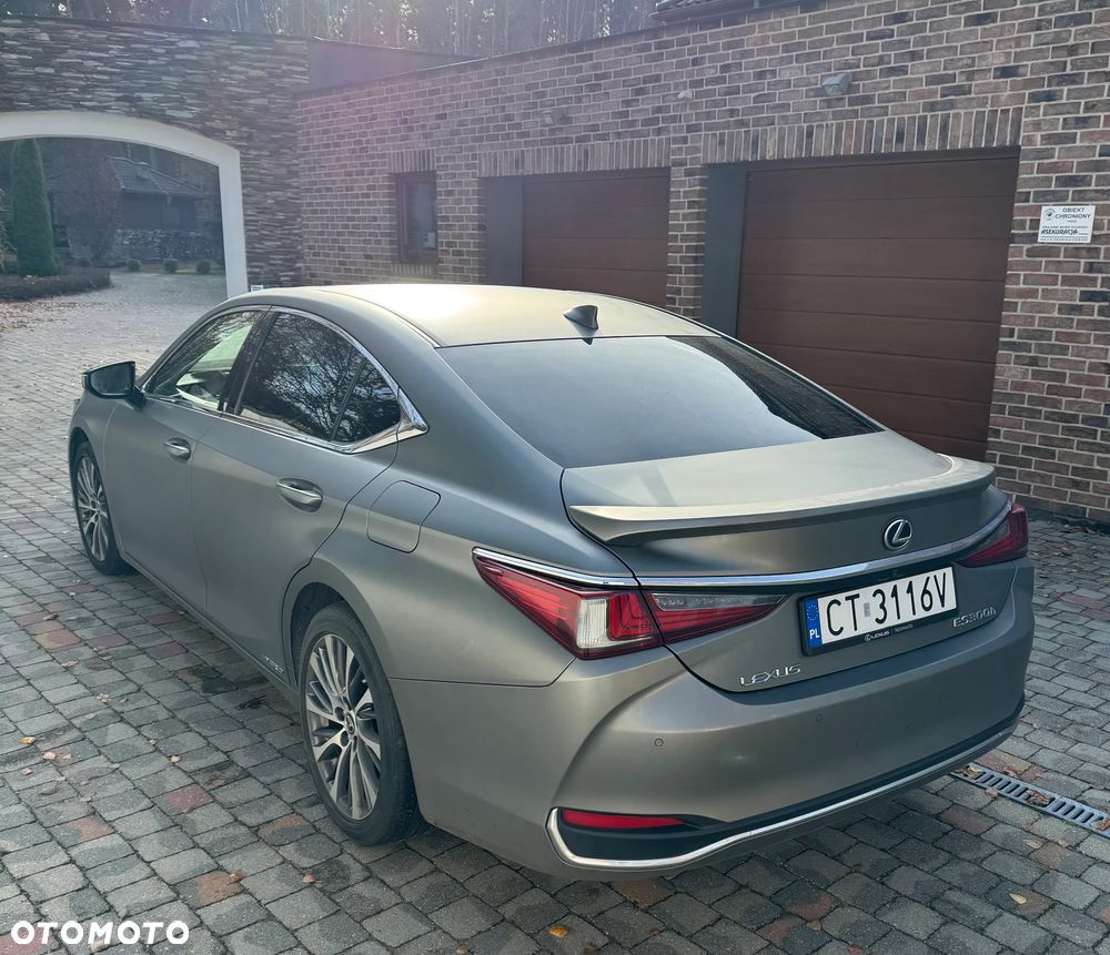 Lexus ES 300h Business Edition - 3
