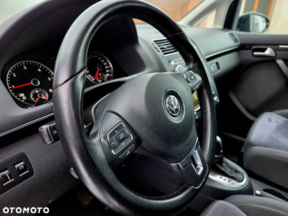 Volkswagen Touran 2.0 TDI DPF Highline DSG - 25