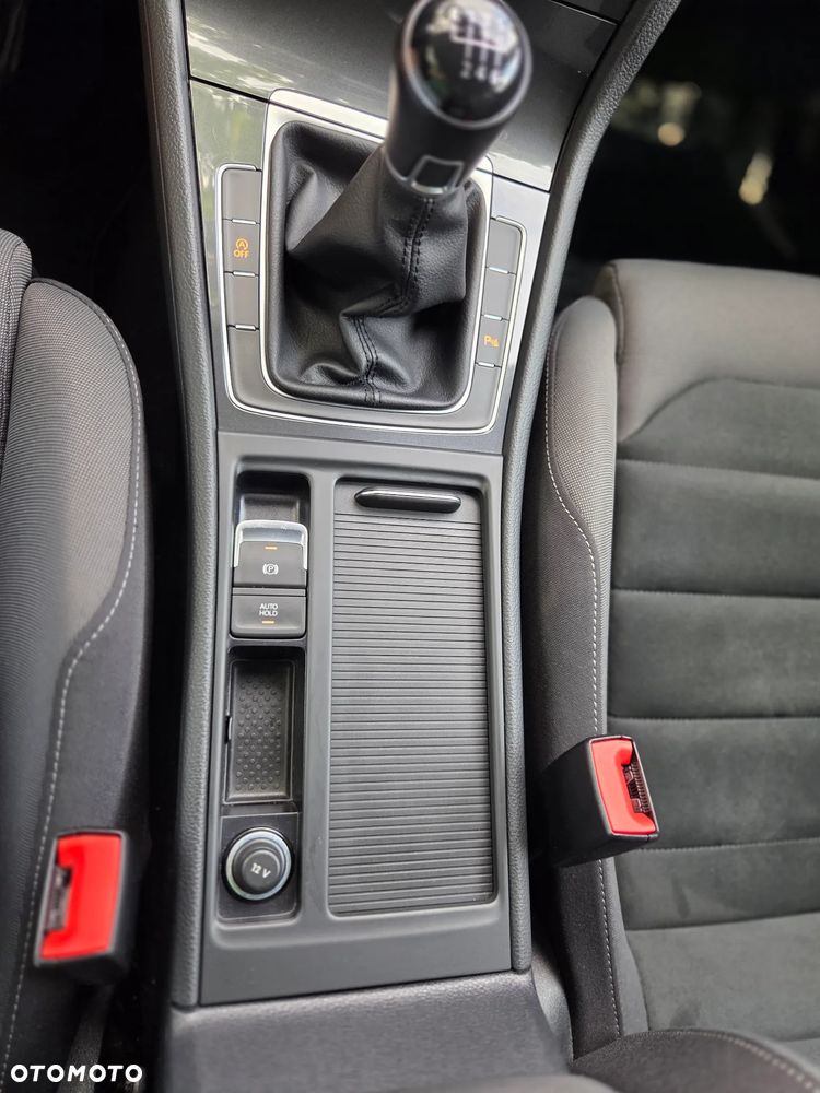 Volkswagen Golf 1.4 TSI BMT Comfortline - 30