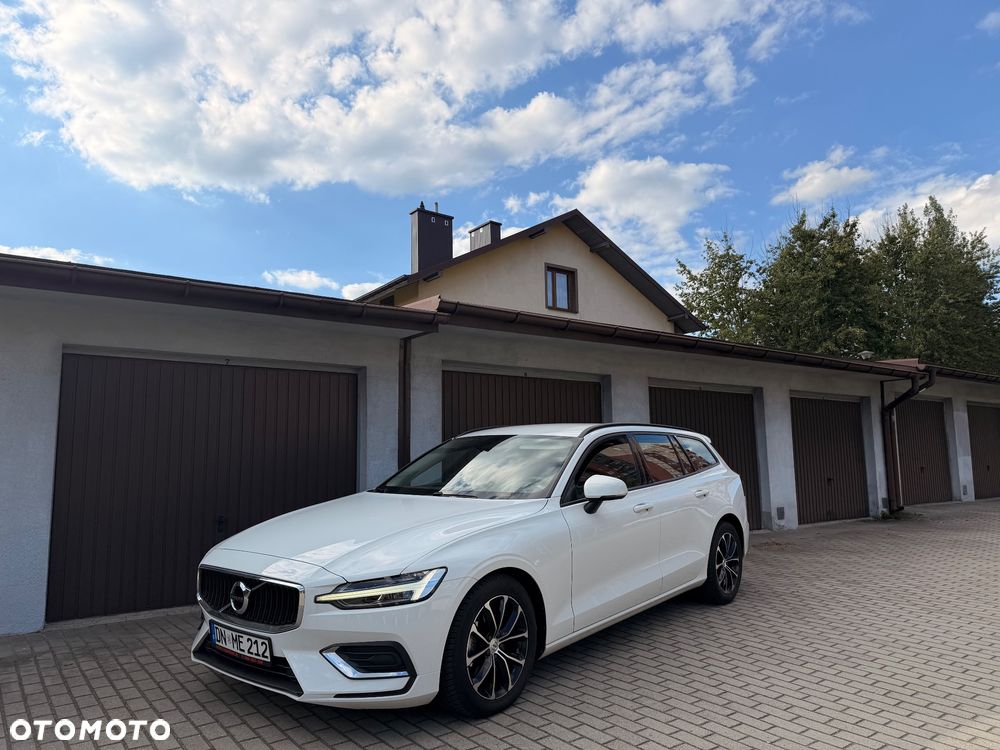 Volvo V60 B3 B DKG Momentum Pro - 1
