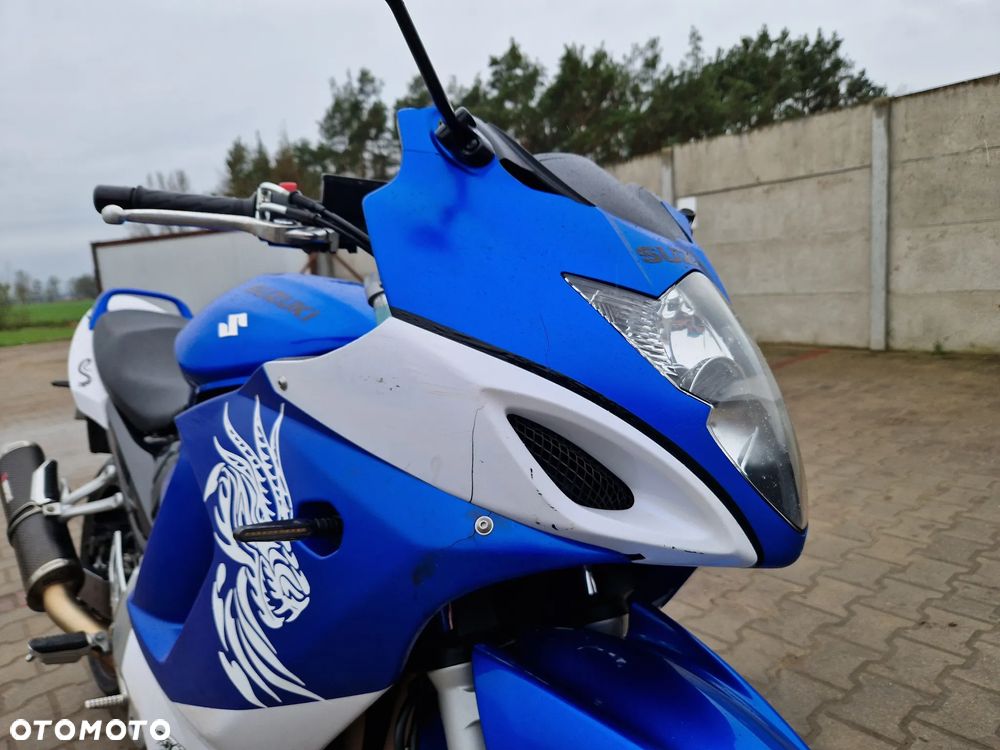 Suzuki GSX - 32