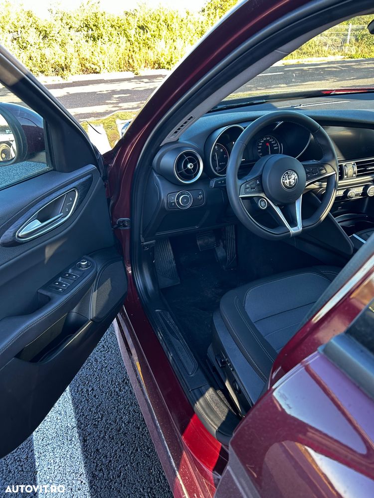 Alfa Romeo Giulia 2.0 Turbo 16V AT8 Business - 5