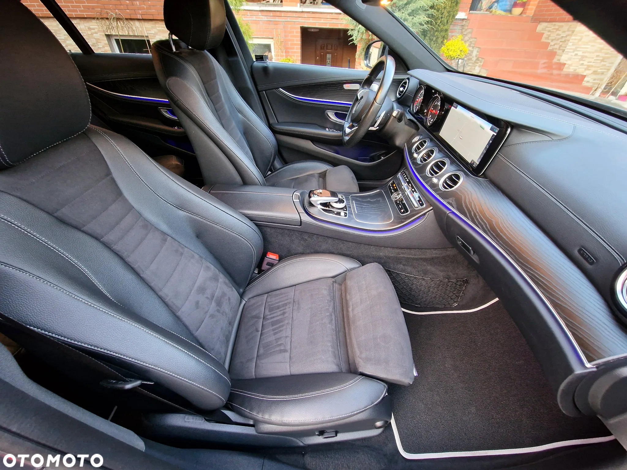 Mercedes-Benz Klasa E 220 d 4-Matic 9G-TRONIC - 19