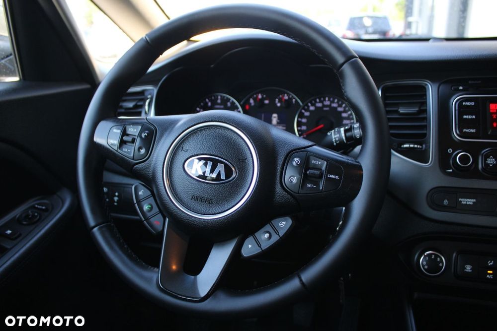 Kia Carens - 28