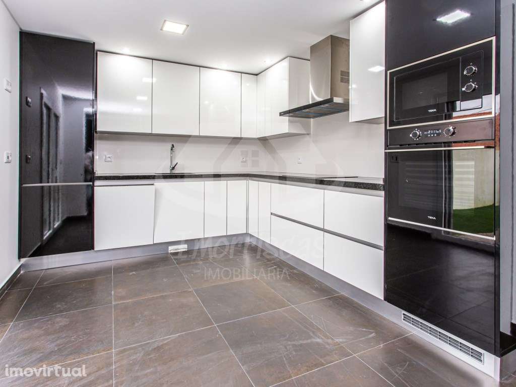 Moradia T5 no Bairro das Maroitas, São João da Talha - Grande imagem: 5/46