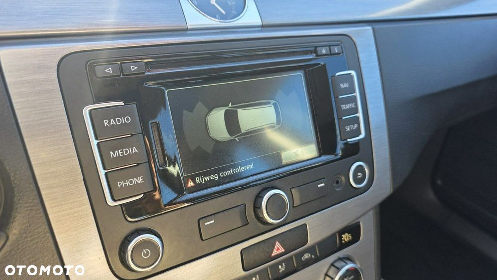 Volkswagen Passat - 12