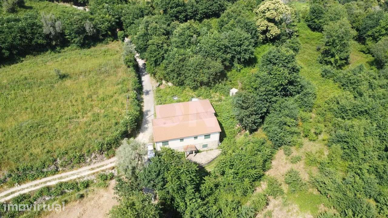 Moradia T4 com 3.600 m² de terreno em Valbom São Pedro, Vila Verde - Grande imagem: 4/29