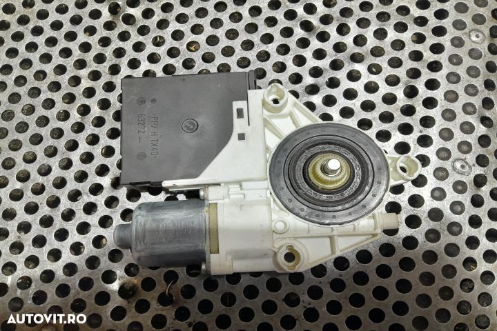 Motoras macara geam spate dreapta 1K0959793Q / 5N0959701 / 0130822467 - 2