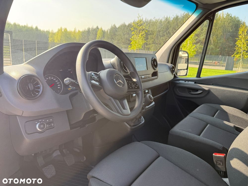 Mercedes-Benz Sprinter - 12