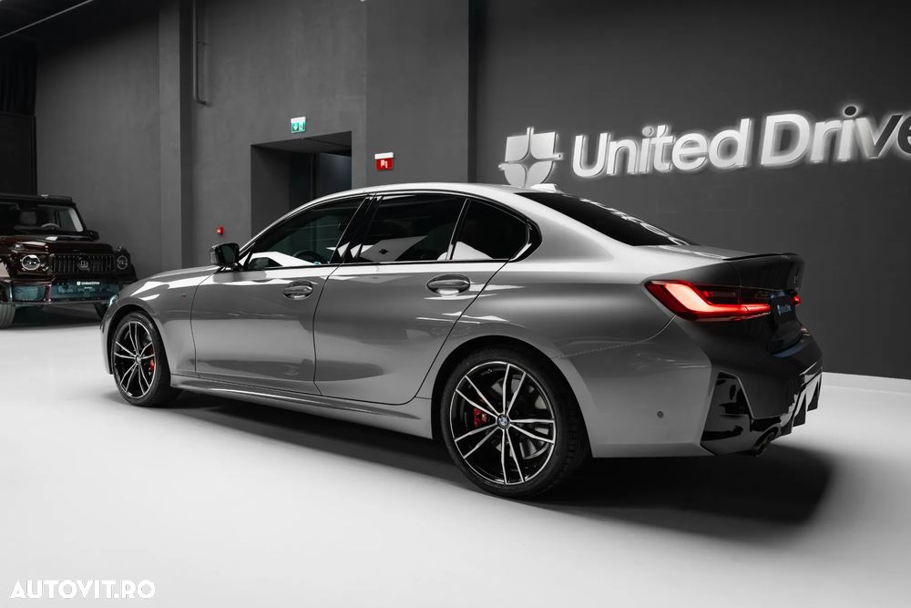 BMW Seria 3 330i xDrive Aut. - 38