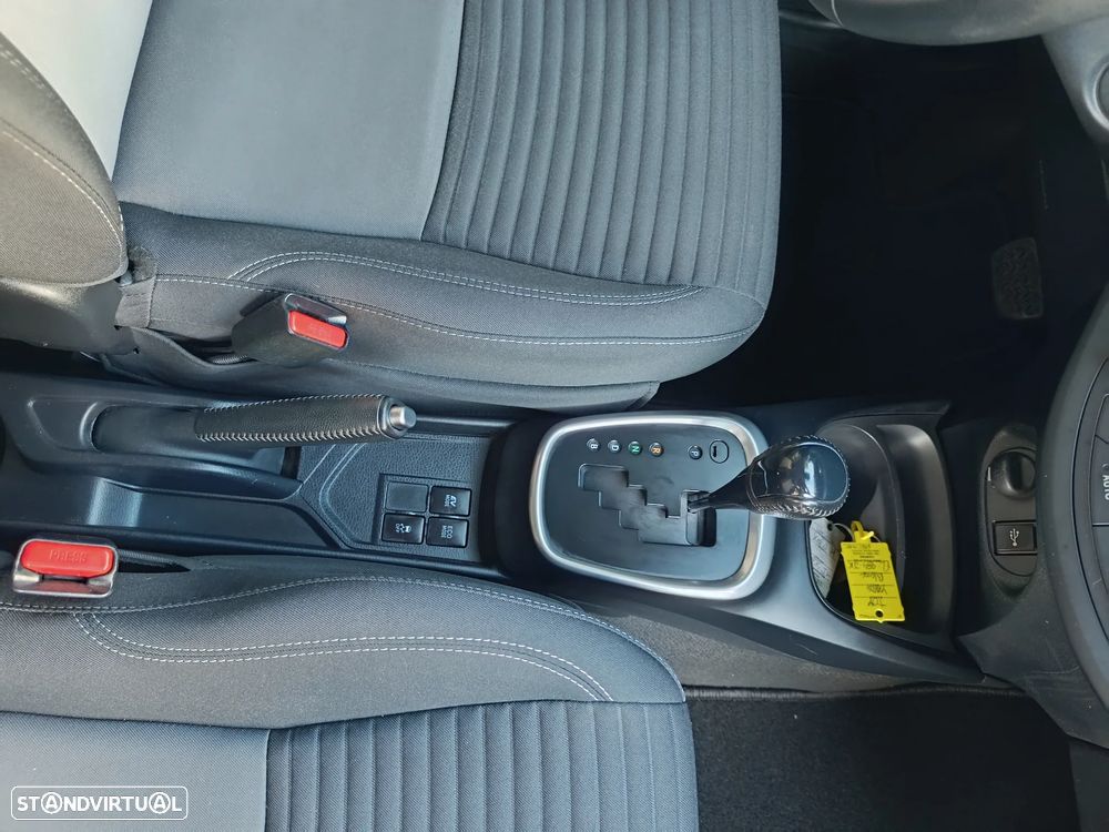 Toyota Yaris 1.5 HSD Comfort+P.Techno - 25
