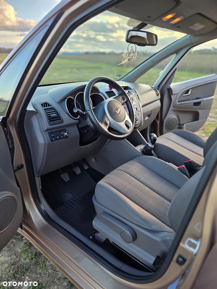 Kia Venga - 22