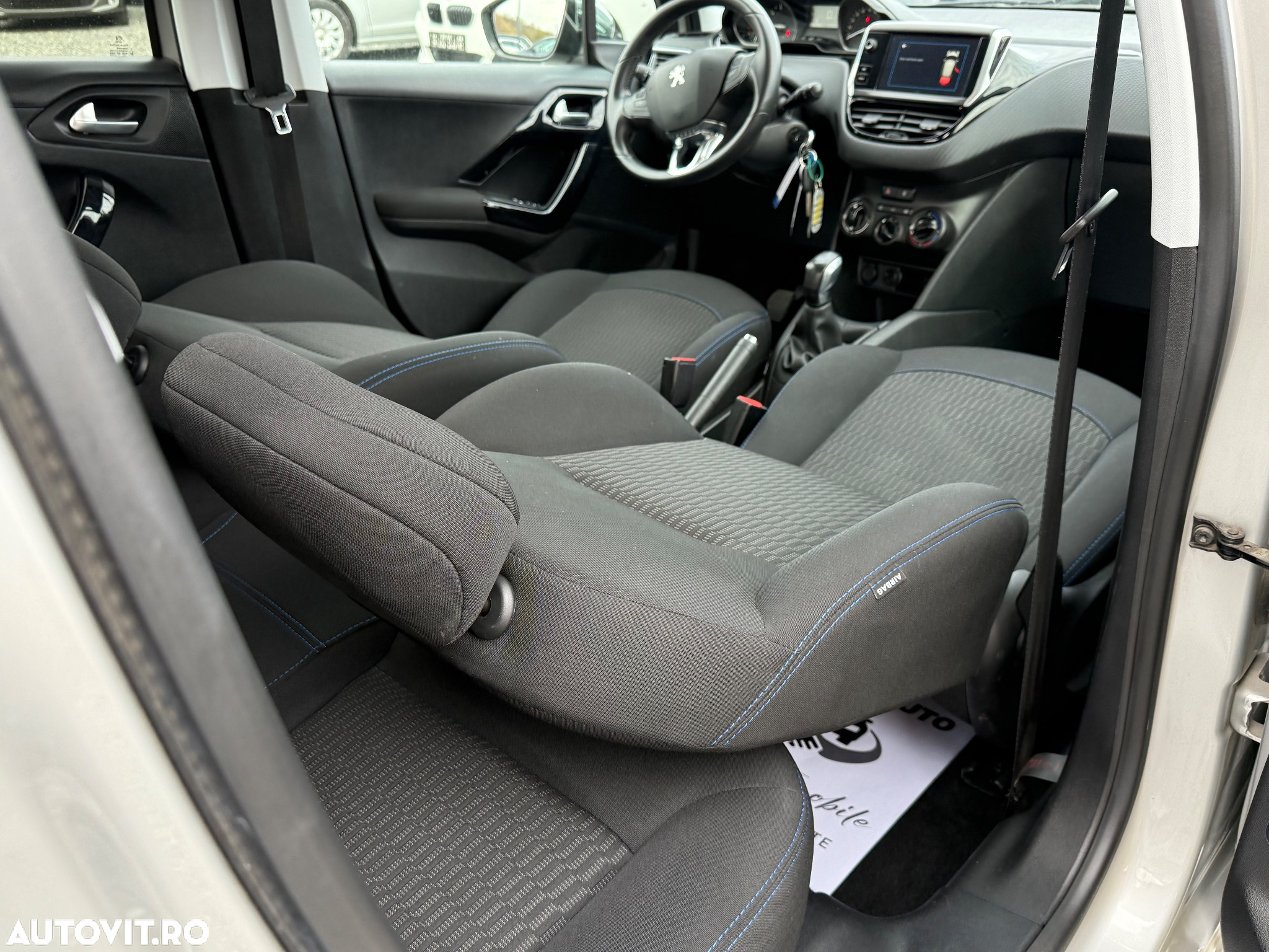 Peugeot 208 1.2 L PureTech Style - 19
