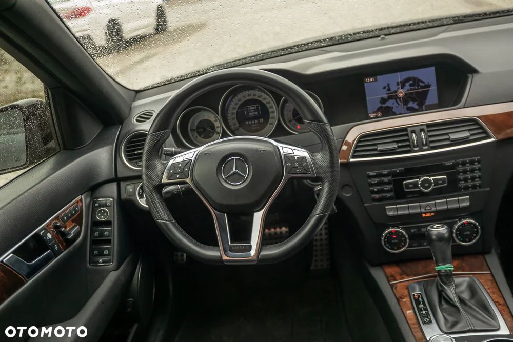 Mercedes-Benz Klasa C 300 7G-TRONIC - 24