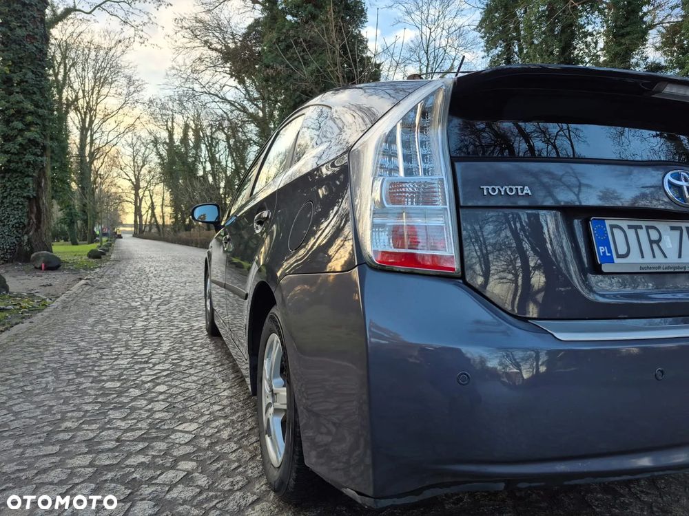 Toyota Prius (Hybrid) Executive - 10