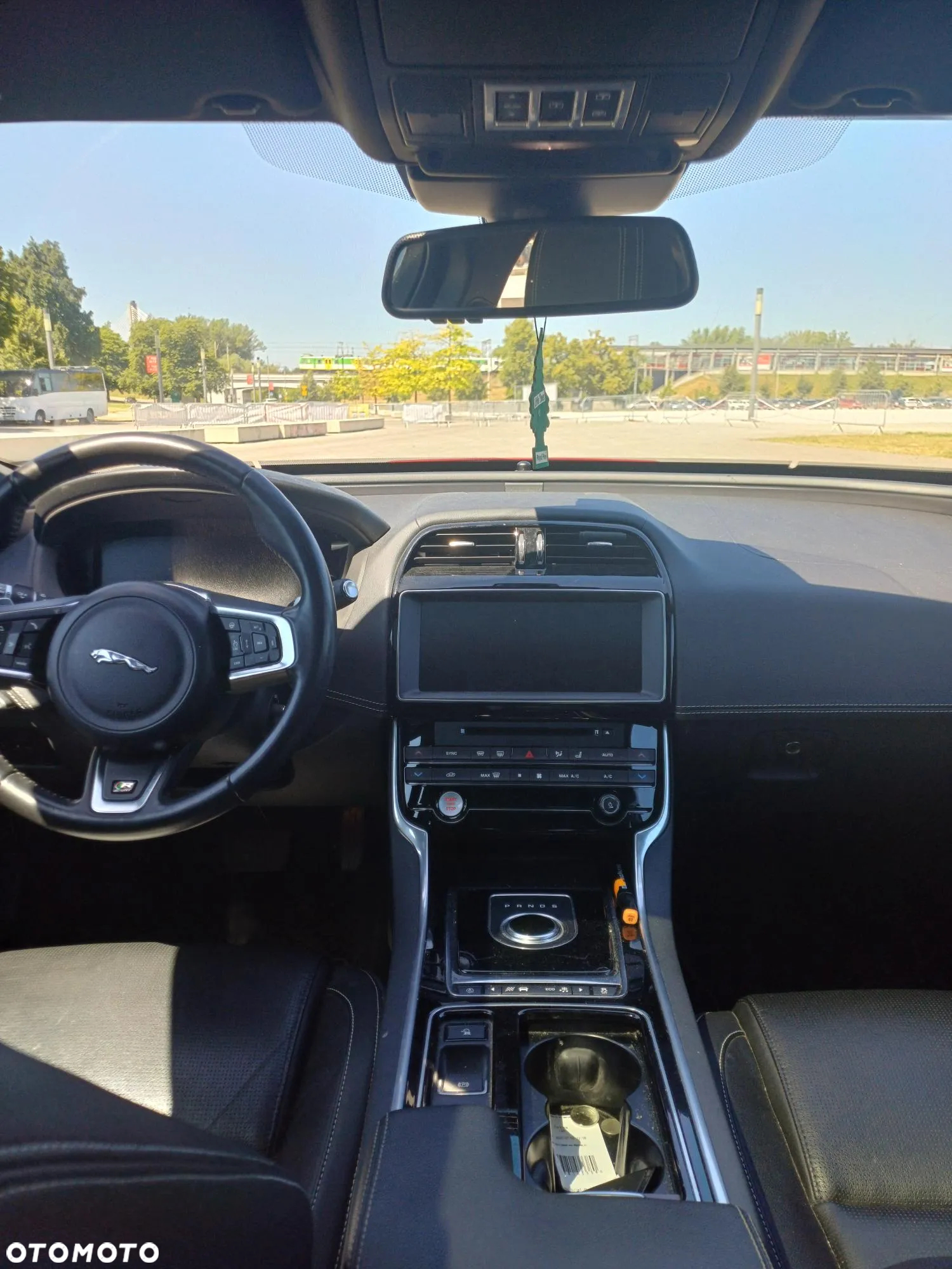 Jaguar XE 2.0 T R-Sport - 9