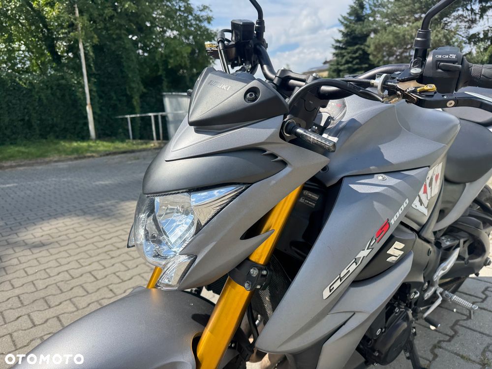 Suzuki GSX 1000 - 23