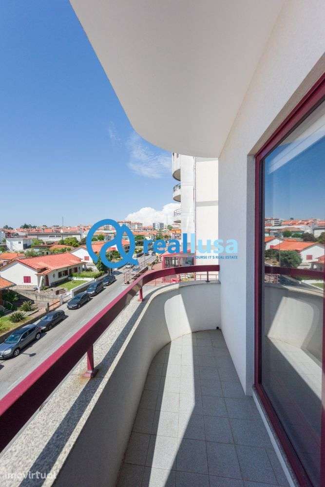 T2 Vilar do Paraíso com varanda e garagem - Grande imagem: 4/48