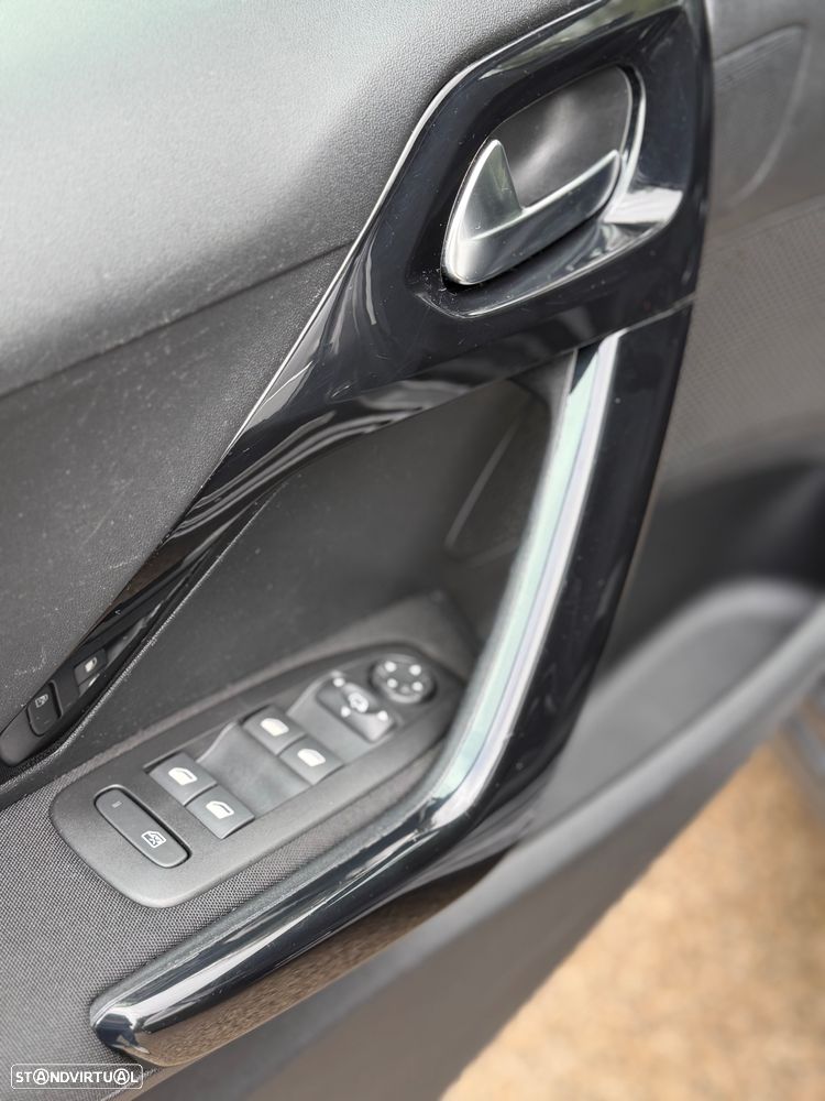 Peugeot 208 1.2 VTi Allure Auto - 12