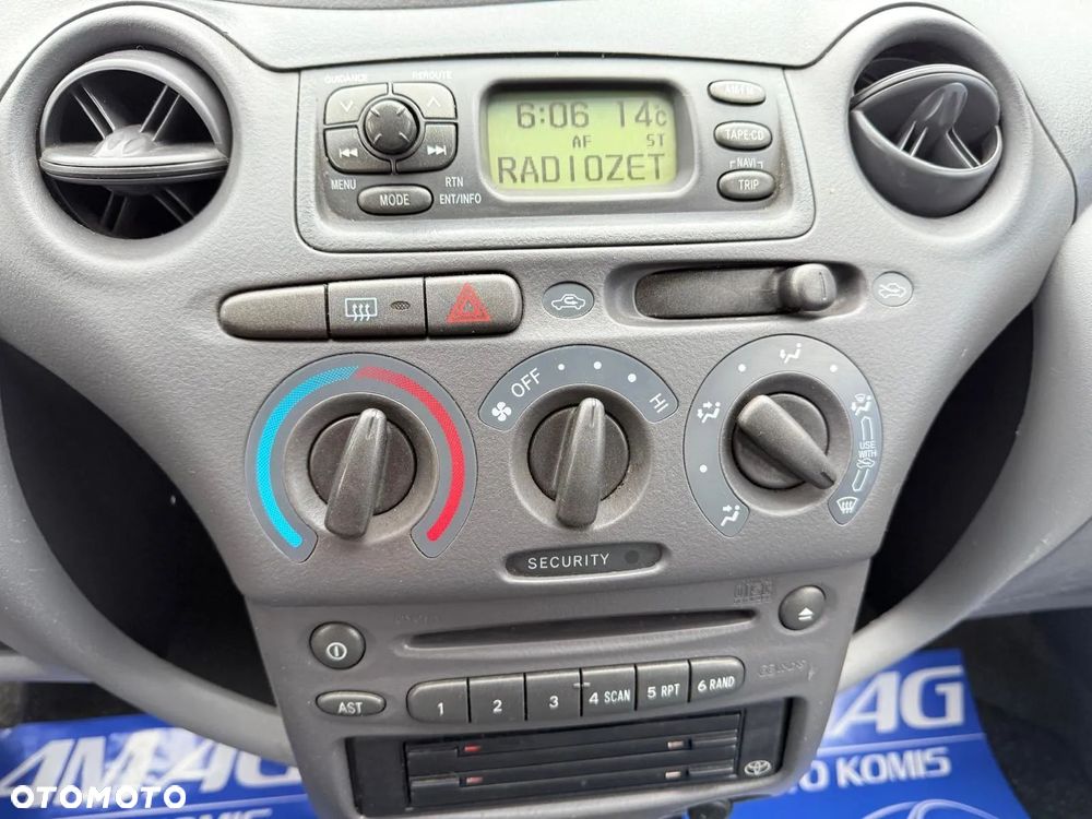 Toyota Yaris 1.0 Base - 22