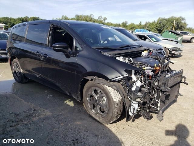 Chrysler Pacifica - 17