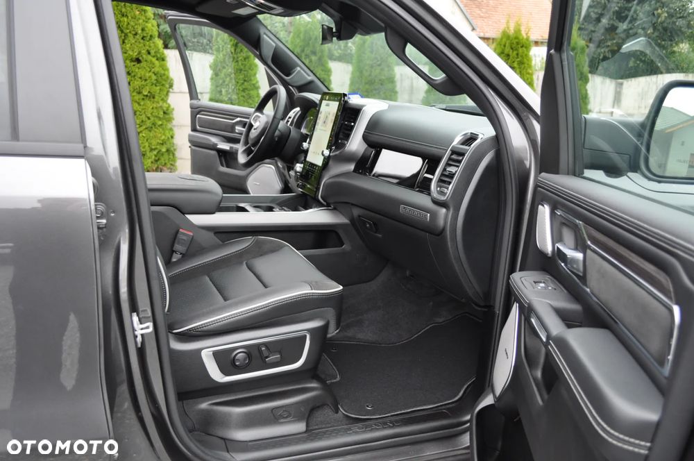 RAM 1500 Laramie Night Premium - 16