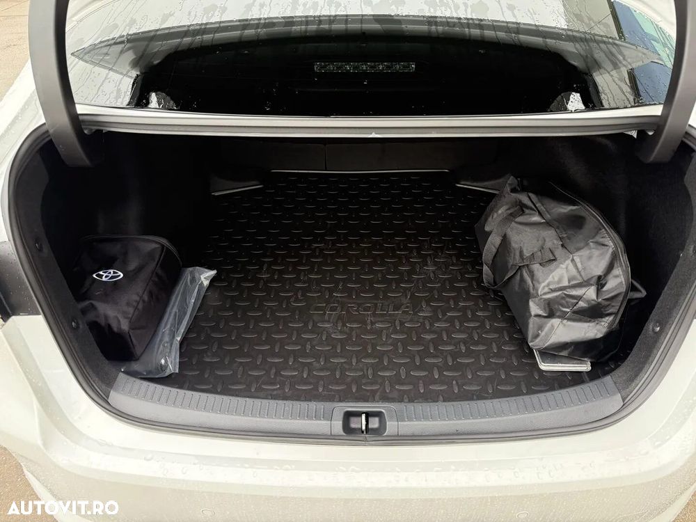 Toyota Corolla 1.8 HSD Dynamic - 23