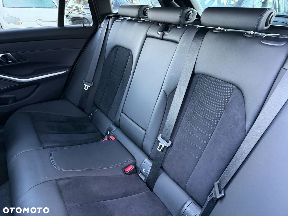 BMW Seria 3 320d xDrive M Sport Sport - 33