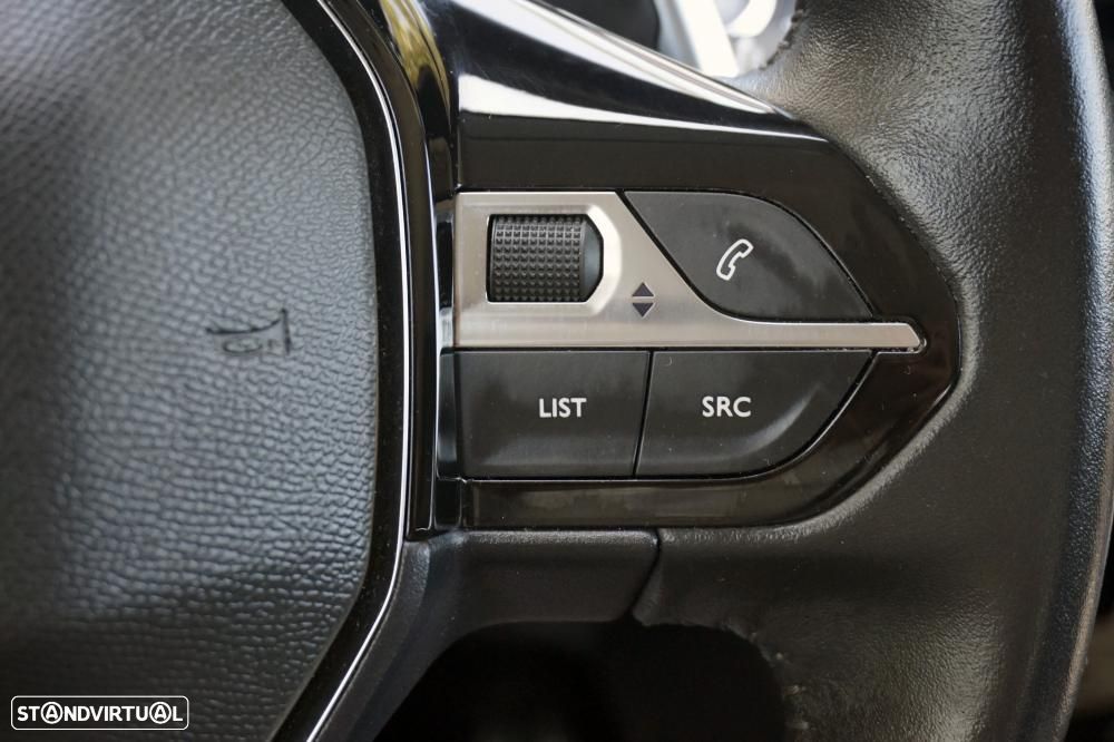 Peugeot 208 PureTech 100 EAT8 Allure - 13