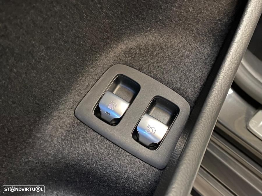 Mercedes-Benz E 300 e AMG Line - 29