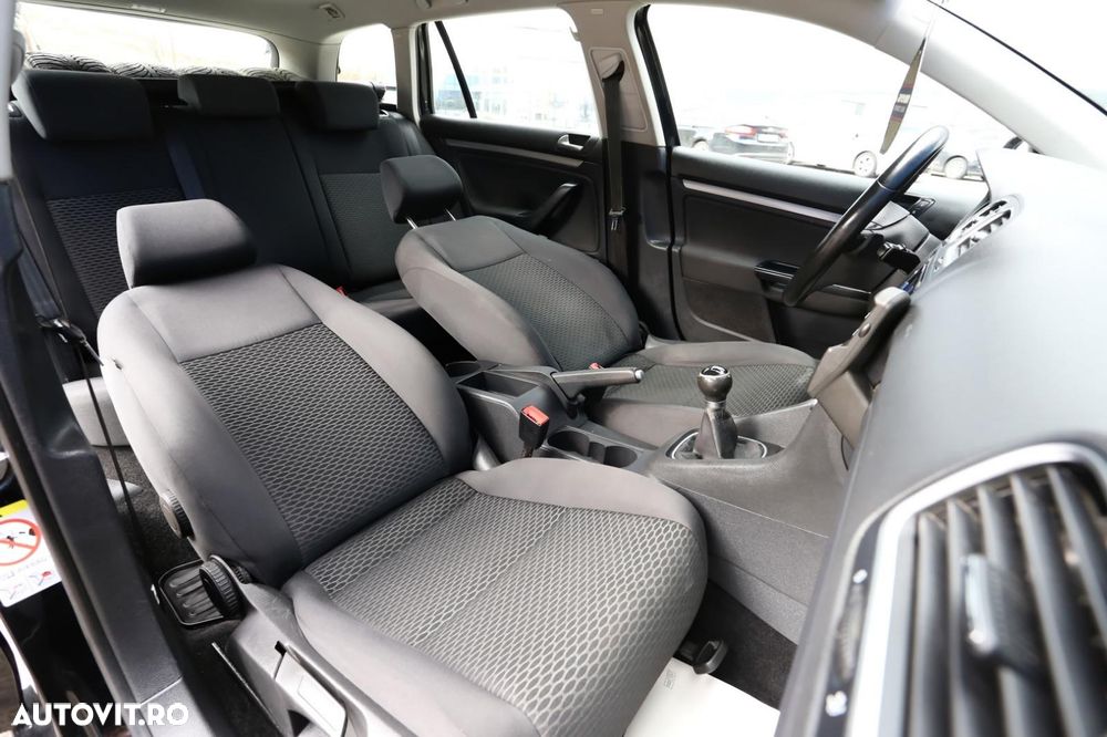 Volkswagen Golf 1.6 TDI DPF Highline - 16