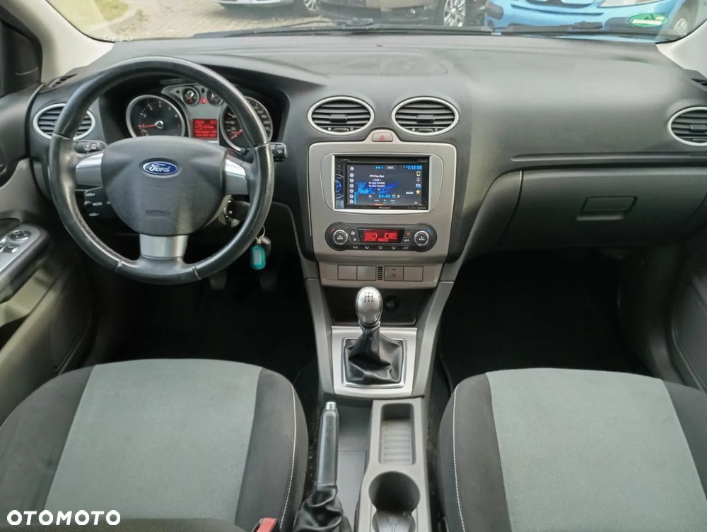 Ford Focus Turnier 1.6 16V Ambiente - 27