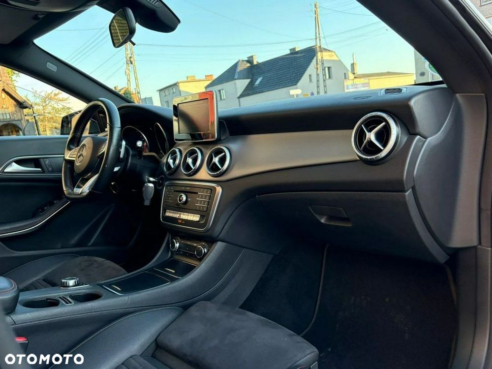 Mercedes-Benz CLA 200 7G-DCT AMG Line - 14